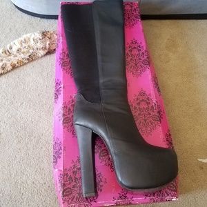 Heel boots